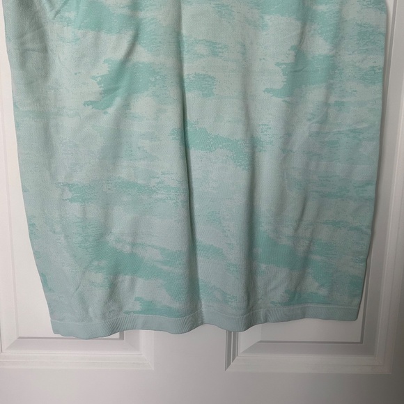 Athleta Momentum Camo Tee Fiji Mint - Picture 4 of 6